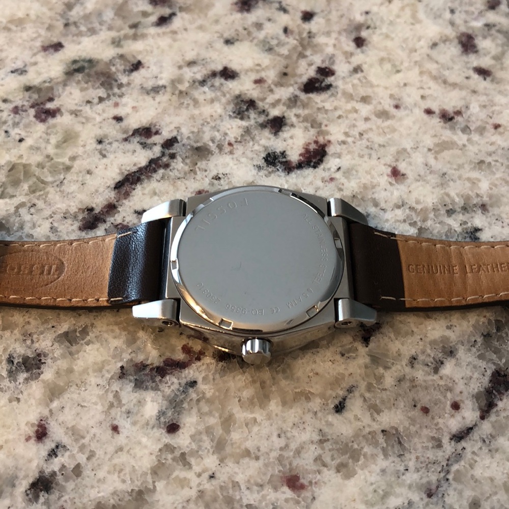 Authentic Fossil Leather Watch - Picture 5 of 6